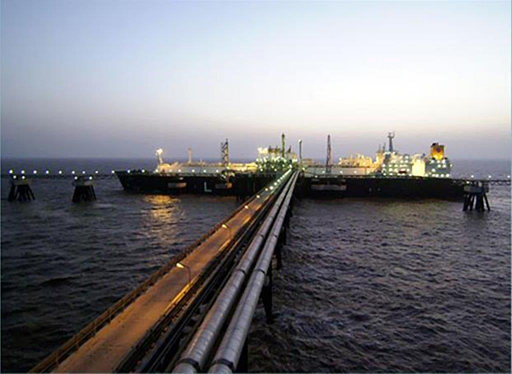 LNG Unloading and Mooring Platform